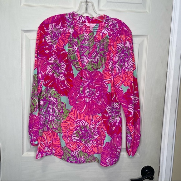 Lilly Pulitzer Tops - Lilly Pulitzer Elsa Worth It Silk Top Pink Floral size small